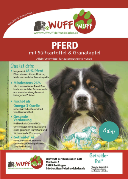 Adult Pferd mit Süßkartoffel und Granatapfel